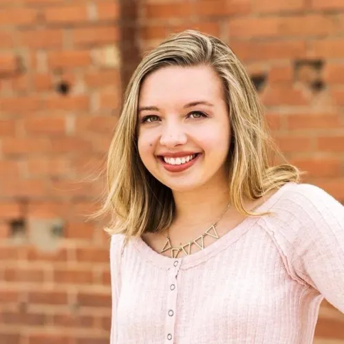 Headshot of Lauren Kriss